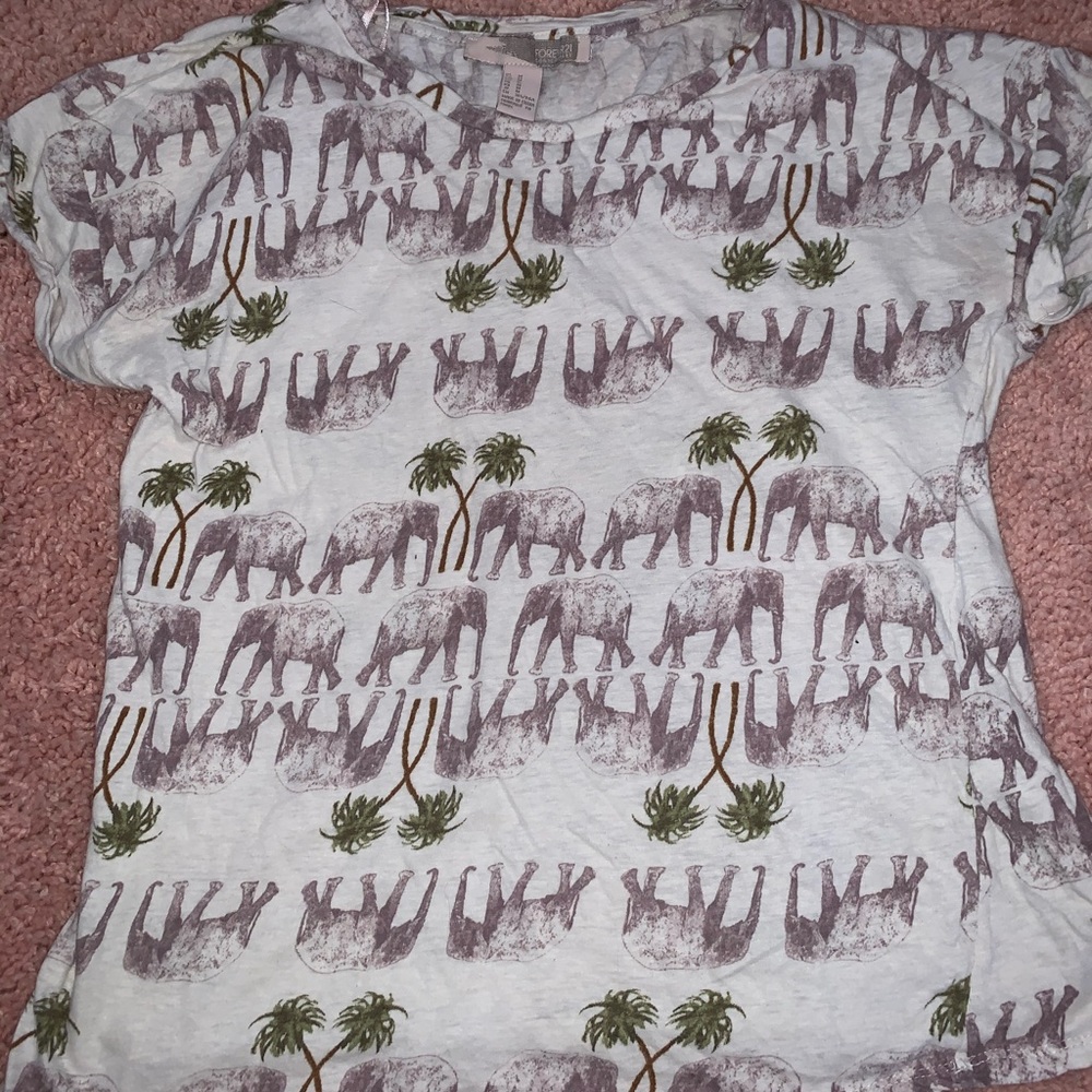 Elephant and palm tree T-shirt .